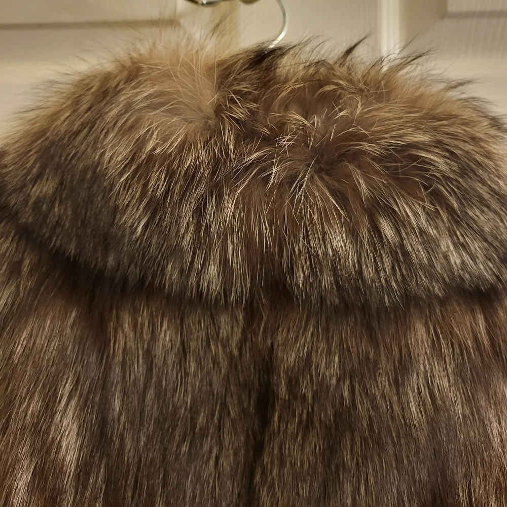 Saga Furs Luxurious Silver Fur Coat - Picture 4 of 8